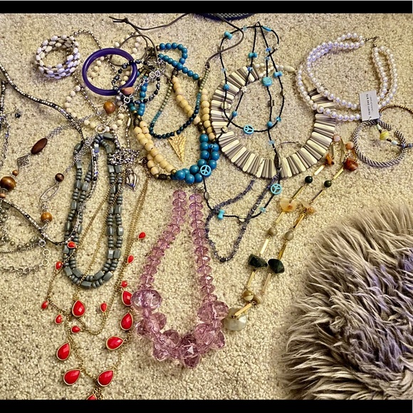 📿Beautiful Wearable Necklace & Bracelet Bundle📿 - Picture 7 of 9